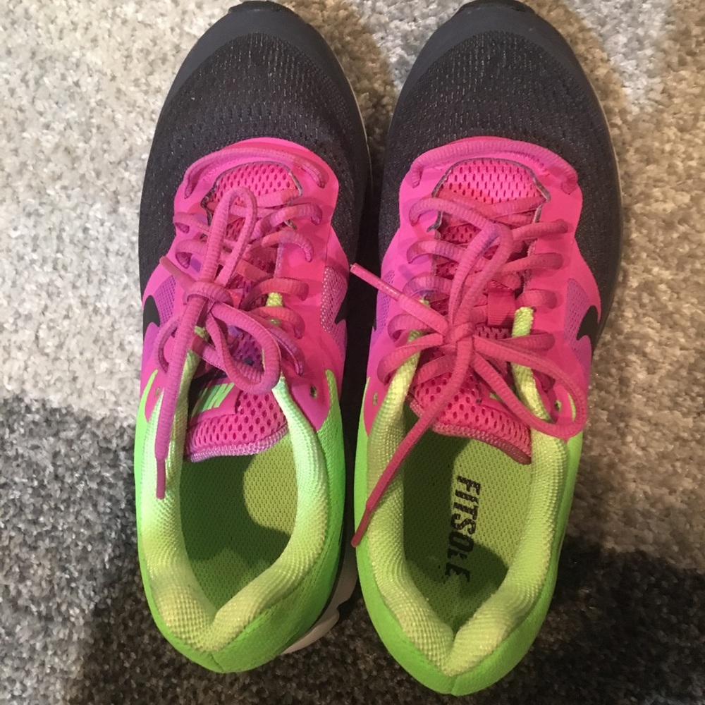 Nike - Picture 2 of 5